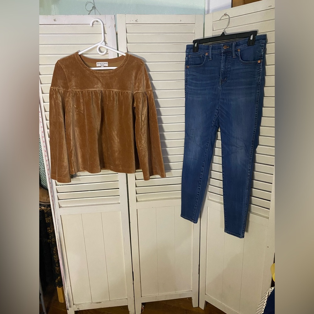 Two piece PREMIUM Madewell outfit including Texture&Thread top and skinny jeans